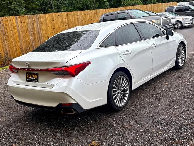 Photo of 2019 White Toyota Avalon