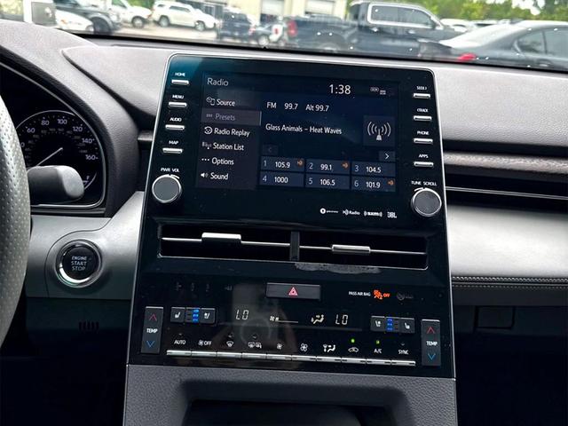 Photo of 2019 White Toyota Avalon