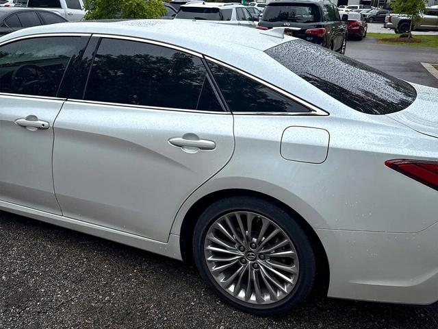 Photo of 2019 White Toyota Avalon