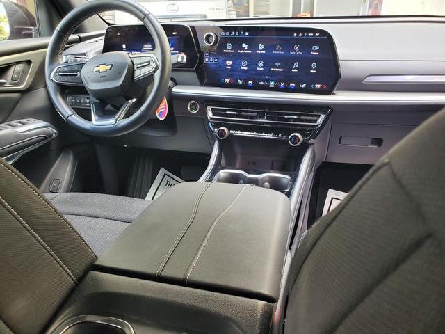Photo of 2024 Silver Chevrolet Traverse