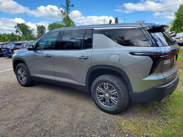 Photo of 2024 Silver Chevrolet Traverse
