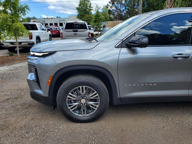 Photo of 2024 Silver Chevrolet Traverse