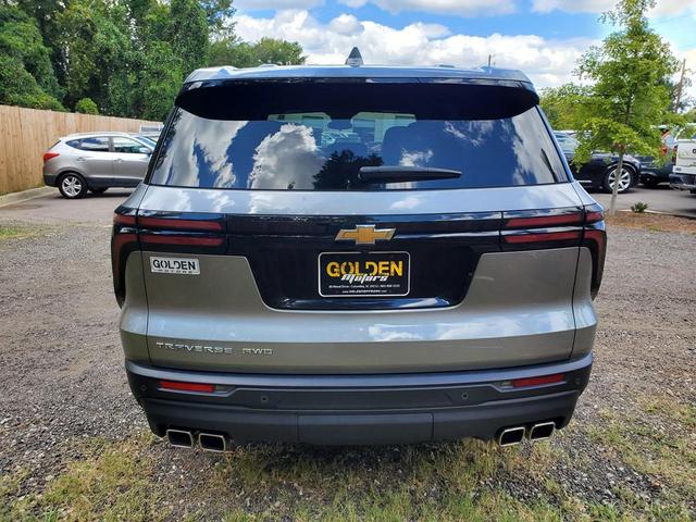 Photo of 2024 Silver Chevrolet Traverse