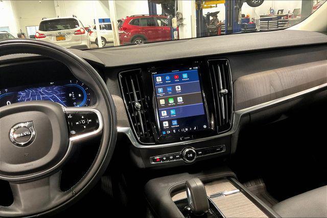 Photo of 2022 Onyx Black Metallic Volvo V90 Cross Country