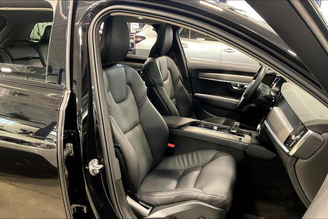 Photo of 2022 Onyx Black Metallic Volvo V90 Cross Country