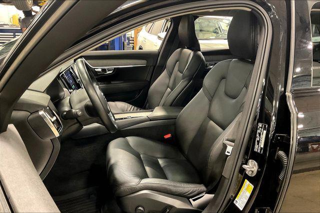 Photo of 2022 Onyx Black Metallic Volvo V90 Cross Country
