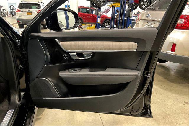 Photo of 2022 Onyx Black Metallic Volvo V90 Cross Country