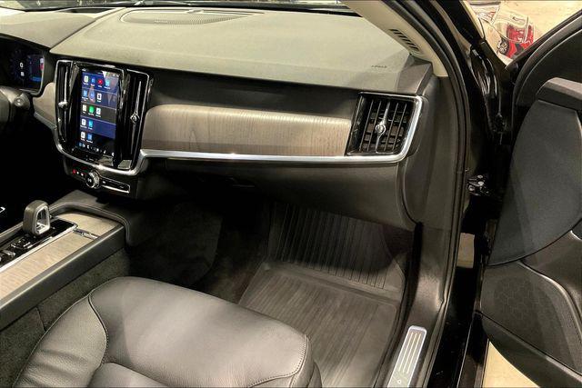 Photo of 2022 Onyx Black Metallic Volvo V90 Cross Country