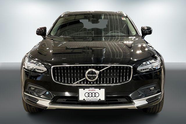 Photo of 2022 Onyx Black Metallic Volvo V90 Cross Country