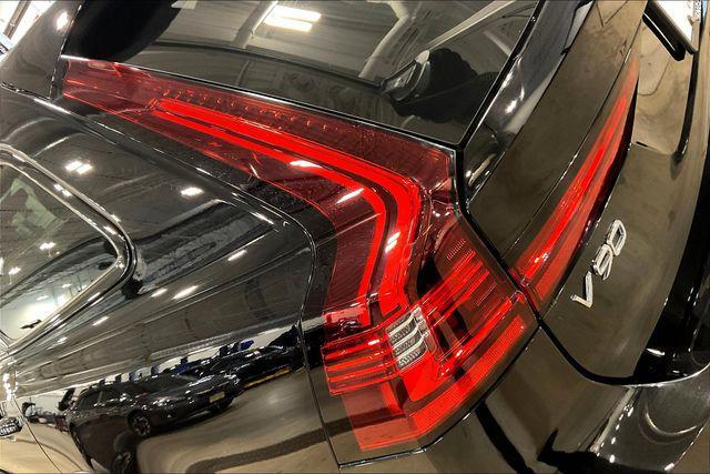 Photo of 2022 Onyx Black Metallic Volvo V90 Cross Country