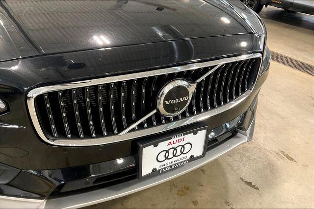 Photo of 2022 Onyx Black Metallic Volvo V90 Cross Country