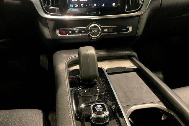 Photo of 2022 Onyx Black Metallic Volvo V90 Cross Country