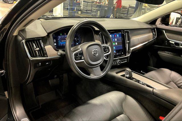 Photo of 2022 Onyx Black Metallic Volvo V90 Cross Country
