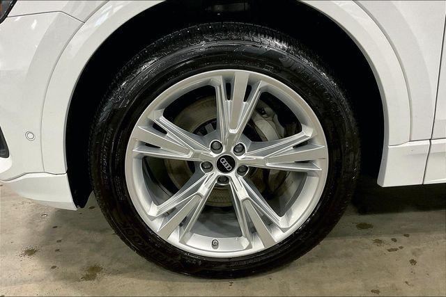 Photo of 2023 Glacier White Metallic Audi Q8