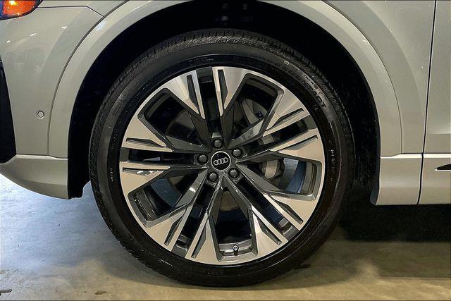 Photo of 2025 Satellite Silver Metallic Audi Q8