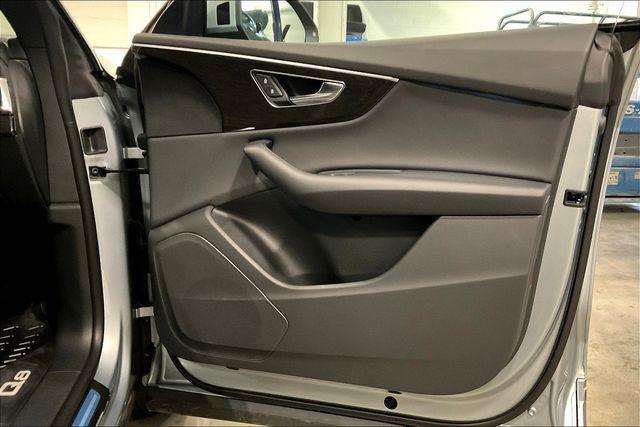 Photo of 2025 Satellite Silver Metallic Audi Q8