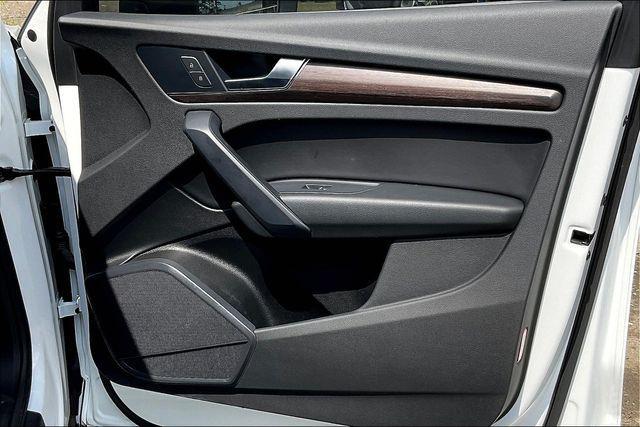Photo of 2022 Ibis White Audi Q5