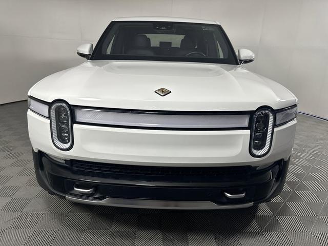 Photo of 2023 Glacier White Rivian R1T