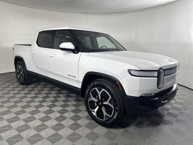 Photo of 2023 Glacier White Rivian R1T