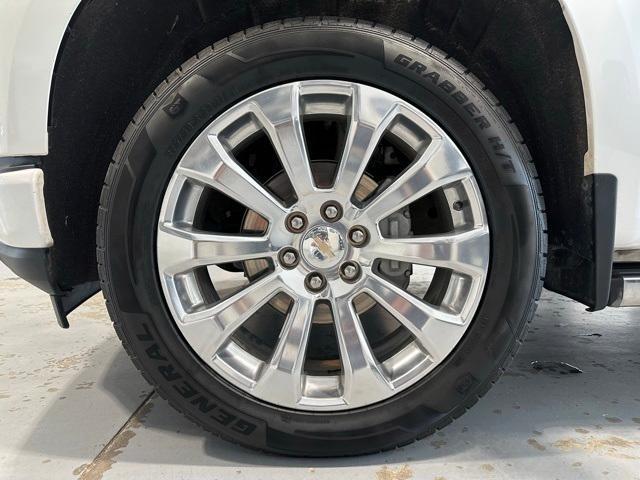 Photo of 2022 Iridescent Pearl Tricoat Chevrolet Silverado 1500 Limited