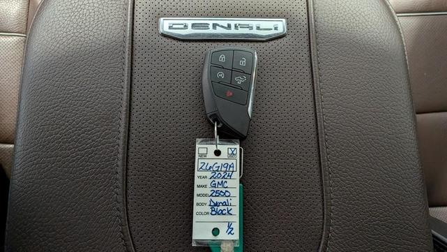 Photo of 2024 Onyx Black GMC Sierra 2500
