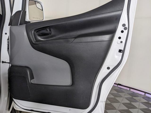 Photo of 2020 Cloud White Nissan NV200