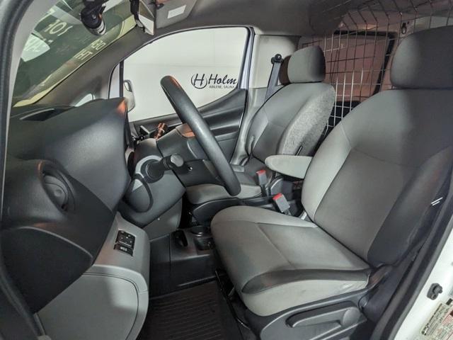 Photo of 2020 Cloud White Nissan NV200