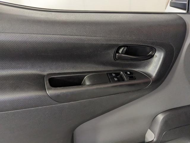 Photo of 2020 Cloud White Nissan NV200