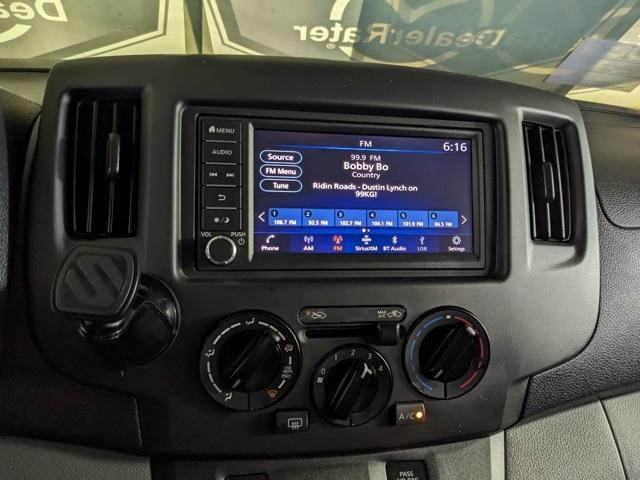 Photo of 2020 Cloud White Nissan NV200