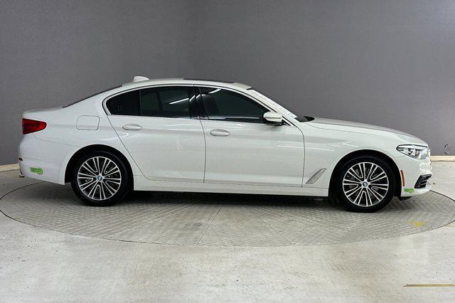 Photo of 2020 Alpine White BMW 530e