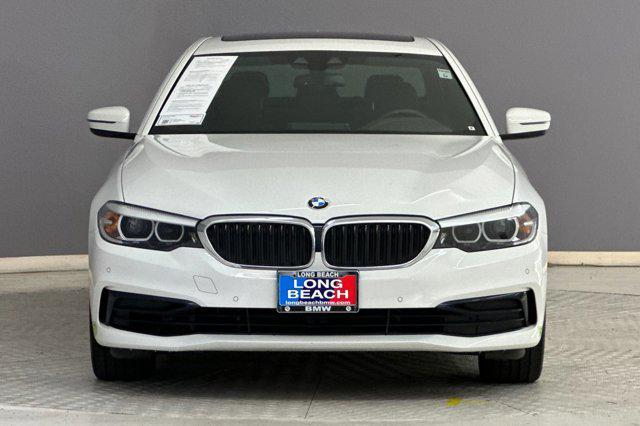 Photo of 2020 Alpine White BMW 530e