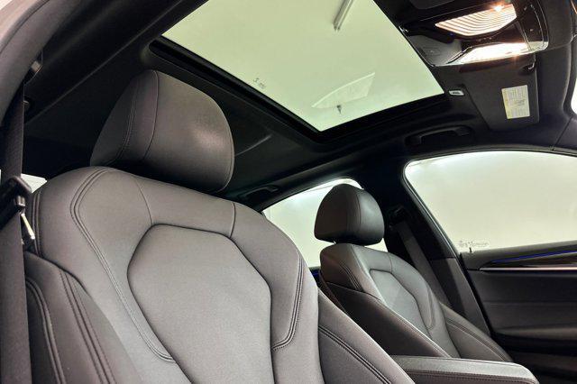 Photo of 2020 Alpine White BMW 530e
