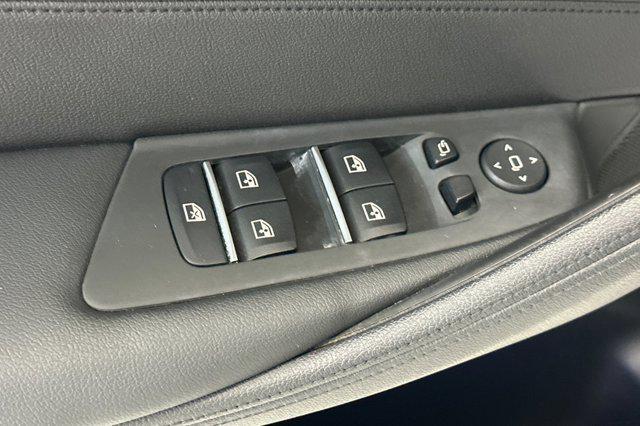 Photo of 2020 Alpine White BMW 530e