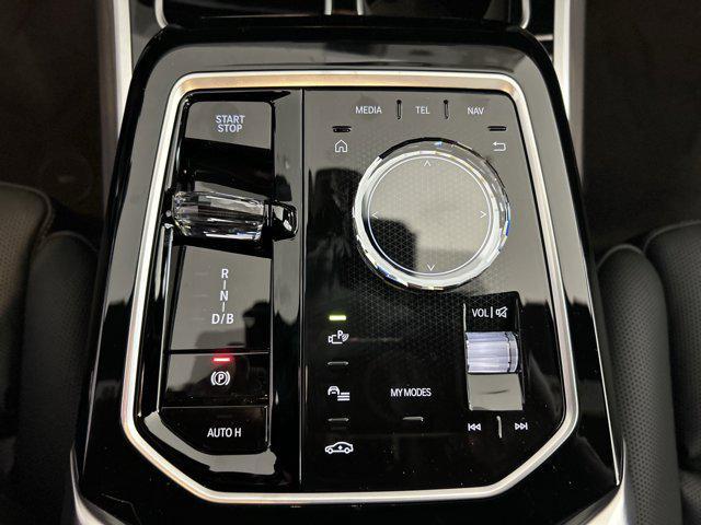 Photo of 2025 Black Sapphire Metallic BMW i7