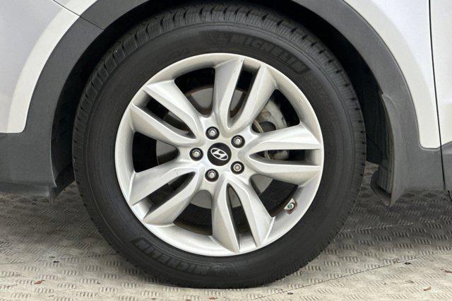 Photo of 2016 Sparkling Silver Hyundai Santa Fe Sport