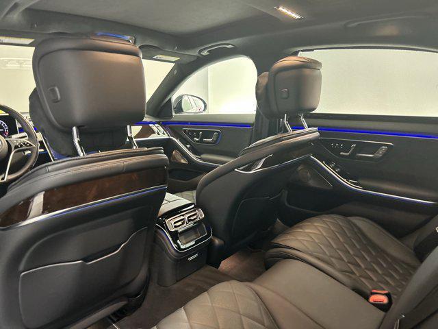 Photo of 2024 Black Mercedes-Benz S-Class