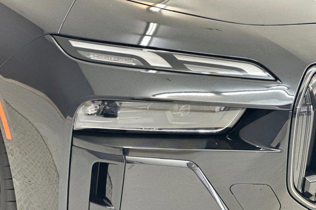 Photo of 2025 Black Sapphire Metallic BMW 740