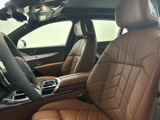 Photo of 2025 Alpine White BMW 740