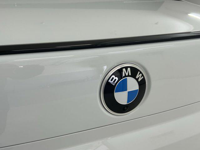 Photo of 2025 Alpine White BMW 740