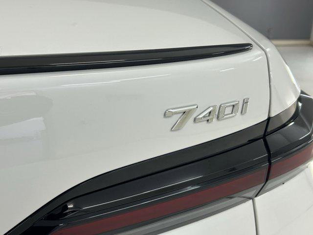 Photo of 2025 Alpine White BMW 740