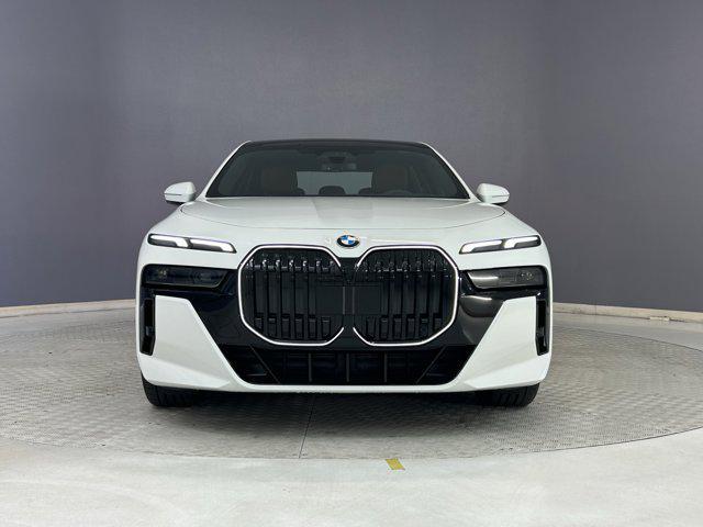 Photo of 2025 Alpine White BMW 740
