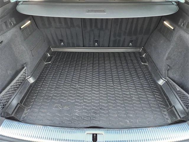 Photo of 2019 Daytona Gray Pearl Audi SQ5