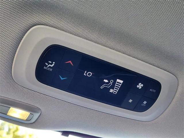 Photo of 2024 Diamond Black Crystal Pearlcoat Chrysler Pacifica