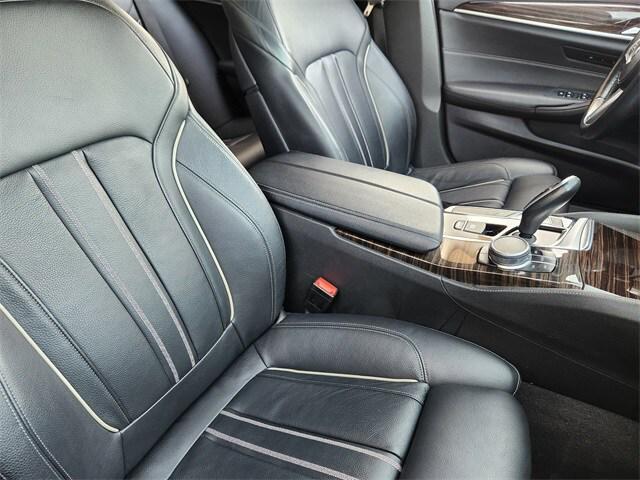 Photo of 2018 Dark Graphite BMW 540