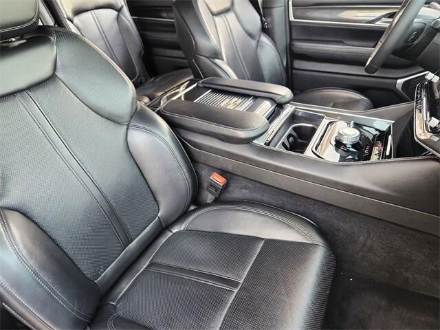 Photo of 2022 Bright White Clearcoat Jeep Wagoneer