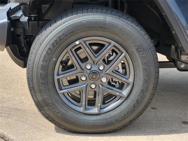 Photo of 2025 Granite Crystal Metallic Clearcoat Jeep Gladiator