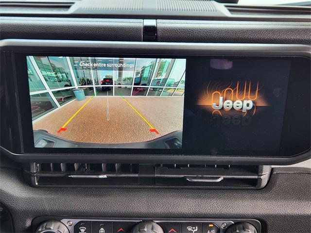 Photo of 2025 Granite Crystal Metallic Clearcoat Jeep Gladiator