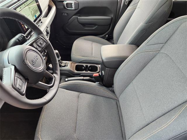 Photo of 2025 Granite Crystal Metallic Clearcoat Jeep Gladiator