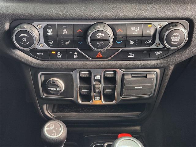 Photo of 2025 Granite Crystal Metallic Clearcoat Jeep Gladiator