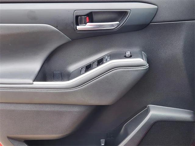 Photo of 2021 Ruby Flare Pearl Toyota Highlander